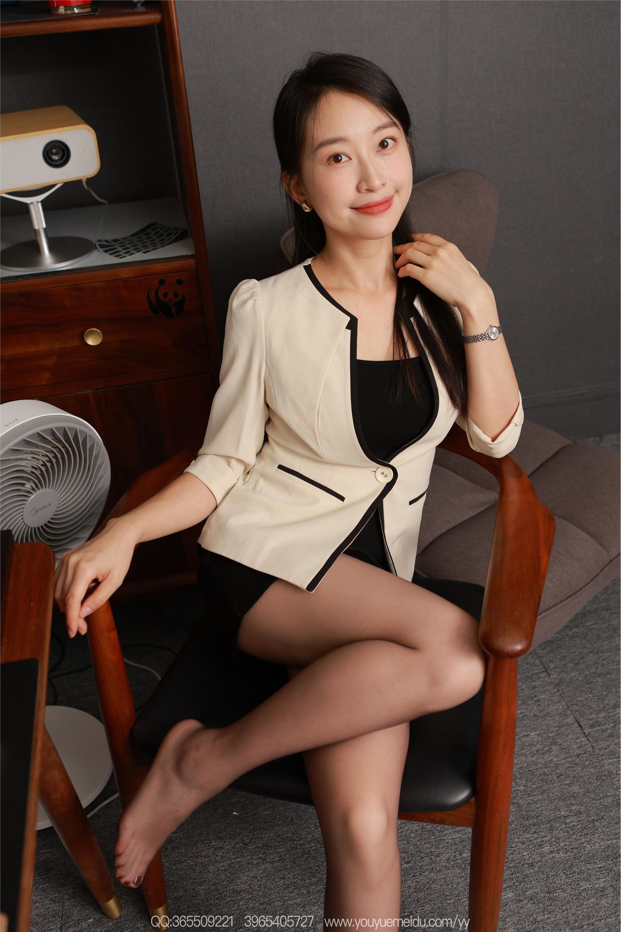 IESS异思趣向  2025.10.28 丝享家 2196 小婕《温柔OL风》